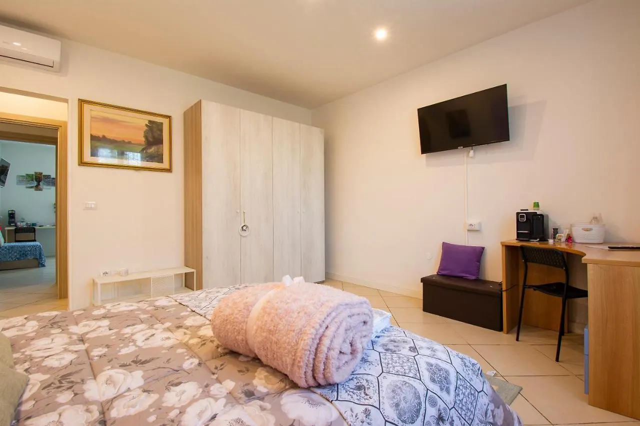 B&B Le Rose di Gori Cristina Pistoia 0*,  Italia